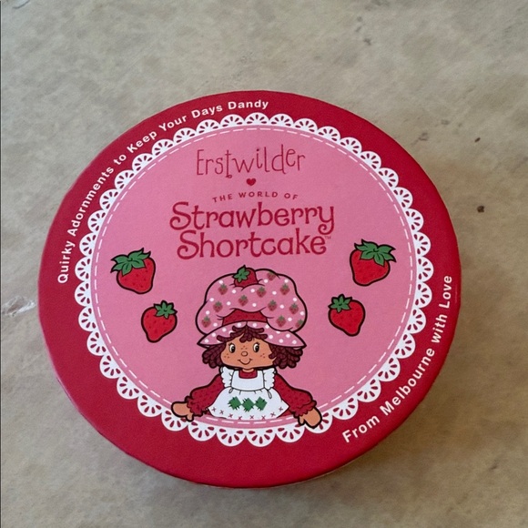 Erstwilder Strawberry Shortcake Gardening Brooch - Picture 2 of 3